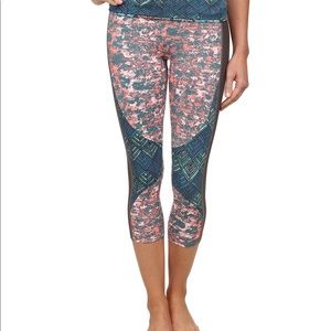 NWOT Maaji juicy dawning daisys leggings size S